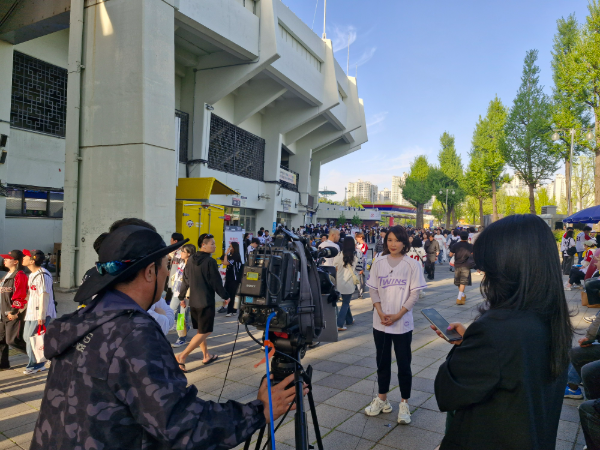 2026年４月NHK WORLD、若者にプロ野球大人気 写真 2